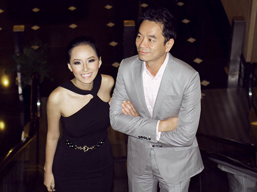 Mai Phương Thúy rạng rỡ bên bạn trai